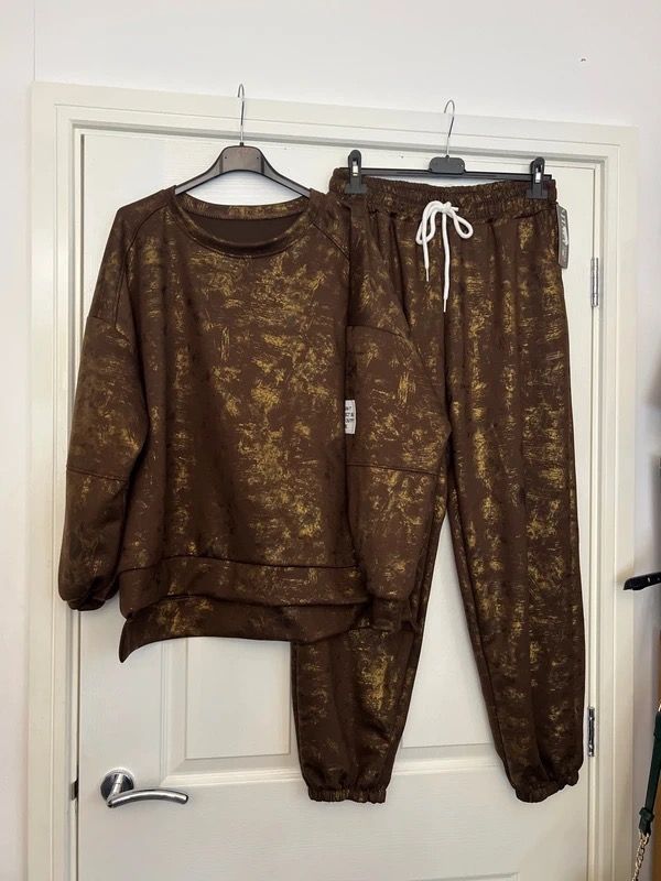 Brown And Gold Patterned Sweatshirt And Joggers Set